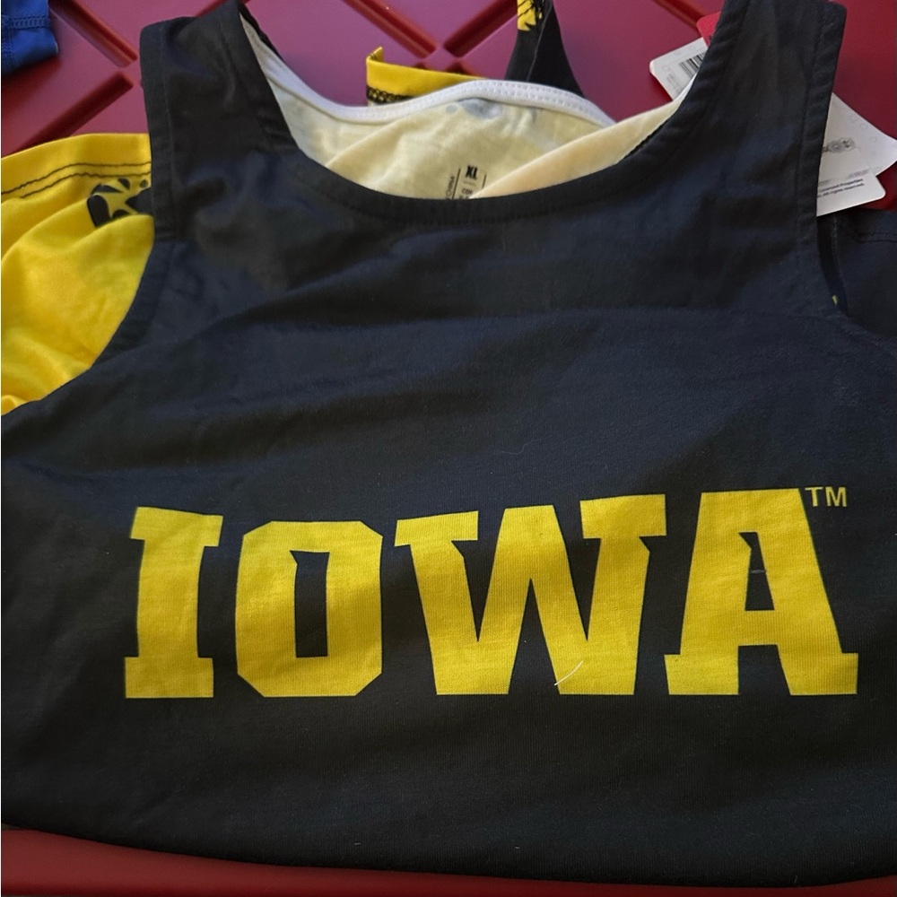 New NCAA University of Iowa Hawkeyes Women's Black Tank Top split back size XL